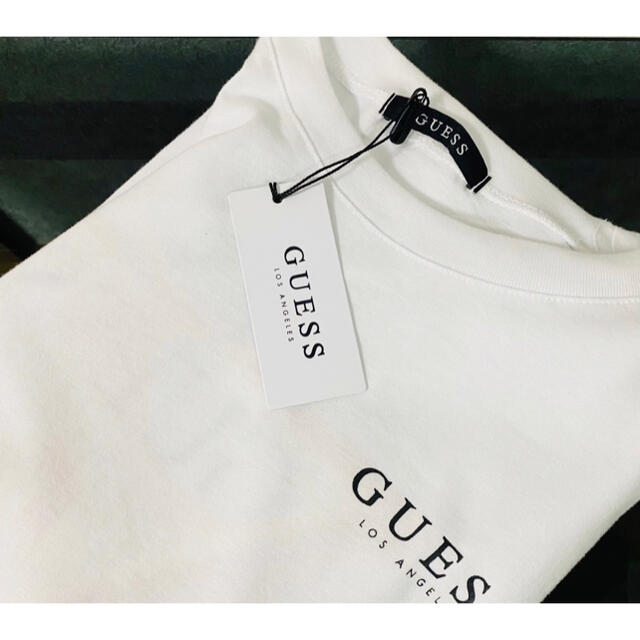 GUESS(ゲス)のGUESS ゲス　T-シャツ　Sサイズ　ホワイト メンズのトップス(Tシャツ/カットソー(半袖/袖なし))の商品写真