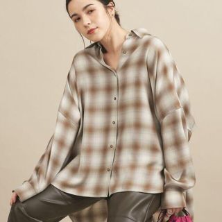 ビューティアンドユースユナイテッドアローズ(BEAUTY&YOUTH UNITED ARROWS)のバックギャザーレギュラーカラーシャツ(シャツ/ブラウス(長袖/七分))