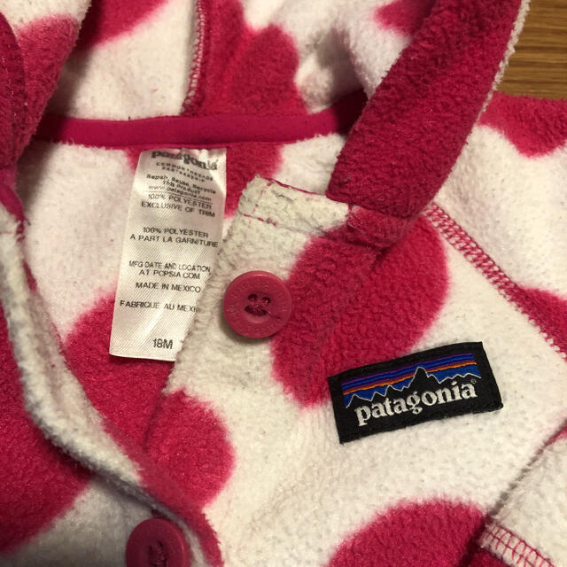 patagonia(パタゴニア)のパタゴニア  水玉フリースパーカー  18M キッズ/ベビー/マタニティのベビー服(~85cm)(ジャケット/コート)の商品写真