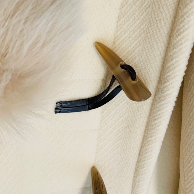 Drawer(ドゥロワー)のDRAWER　フォックスファーダッフルコート36　オフホワイト　 レディースのジャケット/アウター(ダッフルコート)の商品写真
