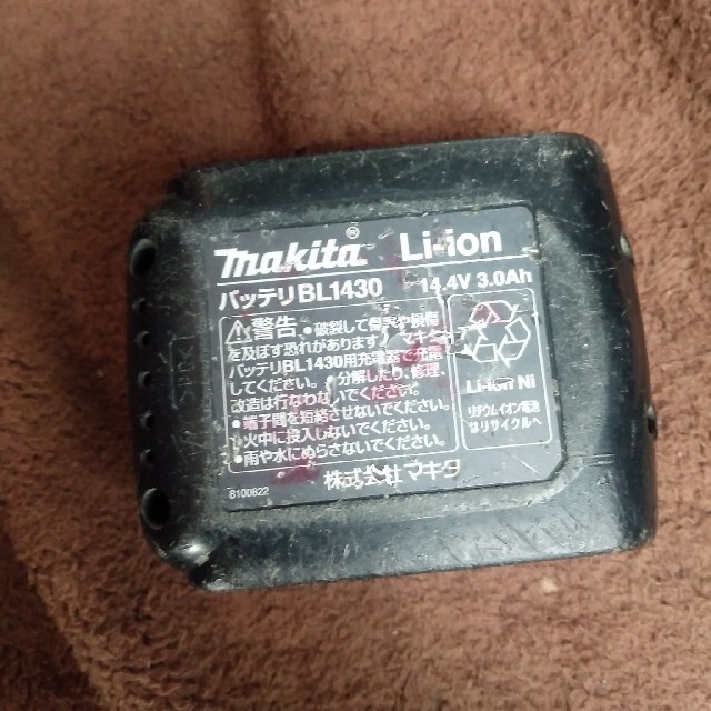 Makita(マキタ)のMakita マキタ 14.4V3.0ah バッテリー スポーツ/アウトドアの自転車(工具/メンテナンス)の商品写真