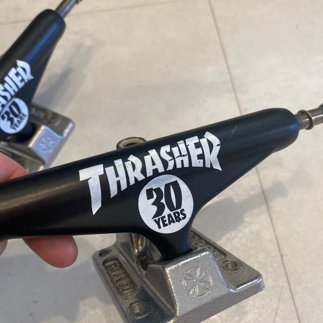 THRASHER(スラッシャー)のインディペンデンス　スラッシャー　トラック　30years ほぼ新品‼️   スポーツ/アウトドアのスポーツ/アウトドア その他(スケートボード)の商品写真