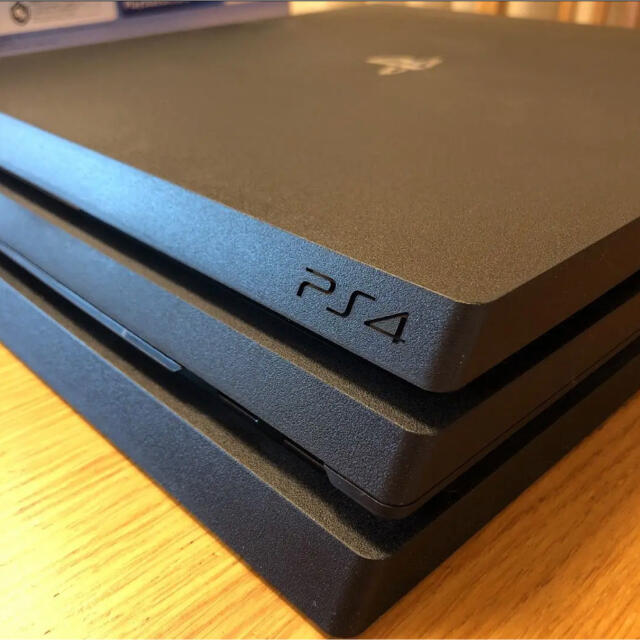 PlayStation4(プレイステーション4)のPS4本体　SONY PlayStation4 Pro CUH-7200BB01 エンタメ/ホビーのゲームソフト/ゲーム機本体(家庭用ゲーム機本体)の商品写真