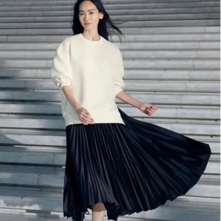 ユニクロ(UNIQLO)のユニクロ セオリー UNIQLO theory プリーツ ラップ スカート 黒(ひざ丈スカート)