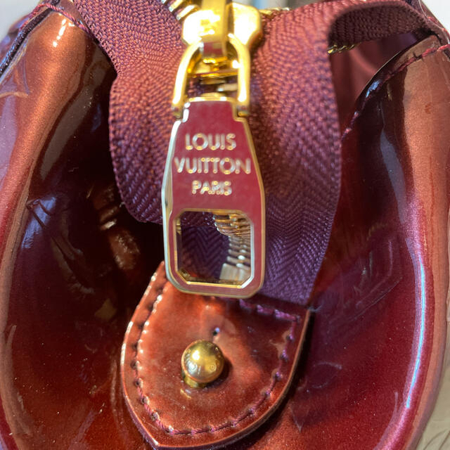 LOUIS VUITTON(ルイヴィトン)のルイヴィトン　ヴェルニ　シャーウッド ルージュフォーヴィスト レディースのバッグ(ハンドバッグ)の商品写真