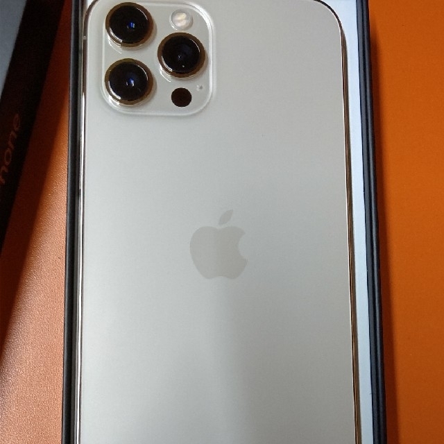 iPhone12 promax 本体au スマホ/家電/カメラのスマートフォン/携帯電話(スマートフォン本体)の商品写真