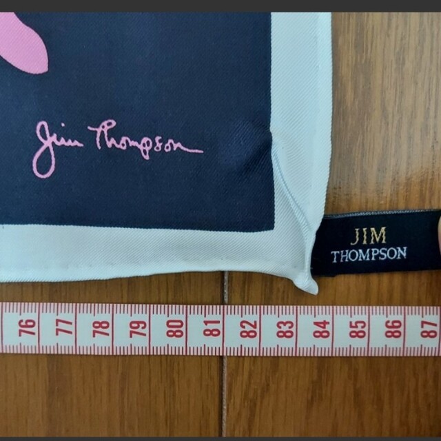 Jim Thompson(ジムトンプソン)の最終値下げ！JIM THOMPSON ジムトンプソン　シルクスカーフ　花柄 レディースのファッション小物(バンダナ/スカーフ)の商品写真