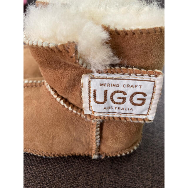 UGG(アグ)のUGG ムートン　ベビー キッズ/ベビー/マタニティのベビー靴/シューズ(~14cm)(ブーツ)の商品写真