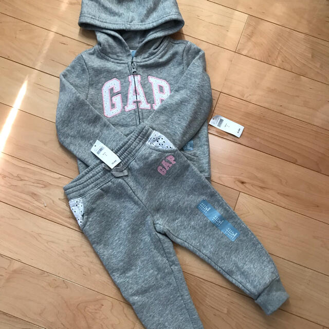 babyGAP(ベビーギャップ)の新品　ベビーギャップ　GAP  裏起毛　上下セット　裏起毛　95 100 キッズ/ベビー/マタニティのキッズ服女の子用(90cm~)(その他)の商品写真