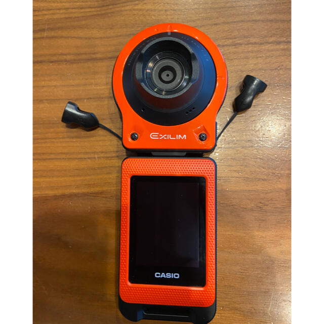 CASIO(カシオ)のCASIO EXILIM EX-FR10 オレンジ(箱なし) スマホ/家電/カメラのカメラ(コンパクトデジタルカメラ)の商品写真