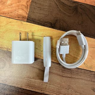 アイコス(IQOS)の【新品未使用】iQOS 充電器　(タバコグッズ)