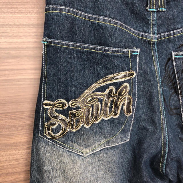 FUBU(フブ)の古着　サウスポール　デニムジーンズ　極太　 バックプリント　メンズ　  メンズのパンツ(デニム/ジーンズ)の商品写真