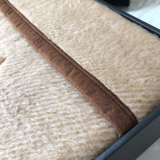 CELINE - 新品☆上質 西川産業 celine パフタッチアクリル毛布 CELINE - 新品☆上質 西川産業 celine パフタッチアクリル毛布