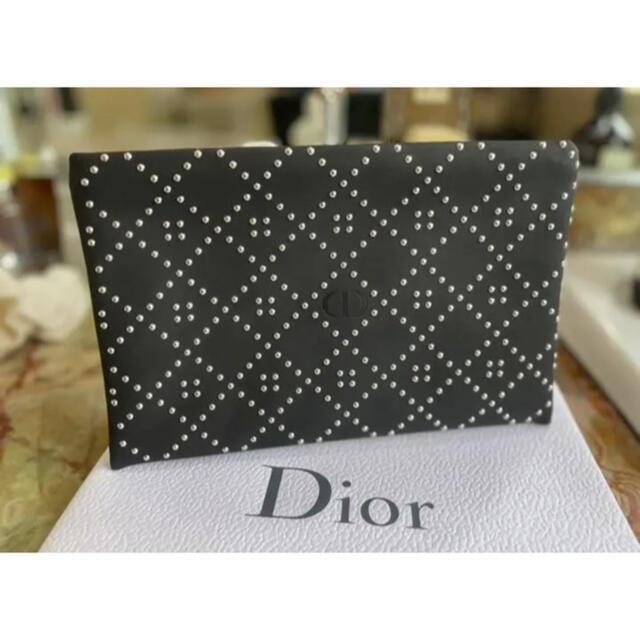 Christian Dior(クリスチャンディオール)の〈新品・未使用〉ディオール スタッズ　ポーチ クラッチバッグ ノベルティ　非売品 レディースのファッション小物(ポーチ)の商品写真