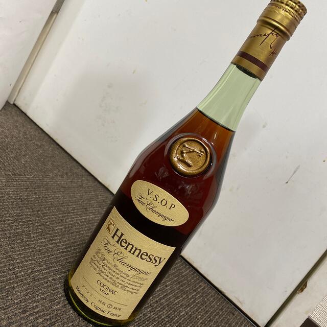 ヘネシー VSOP スリム グリーンボトル 700ml 箱付き 食品/飲料/酒の酒(ブランデー)の商品写真