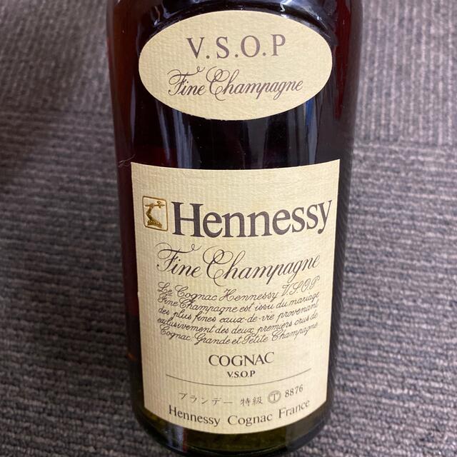 ヘネシー VSOP スリム グリーンボトル 700ml 箱付き 食品/飲料/酒の酒(ブランデー)の商品写真