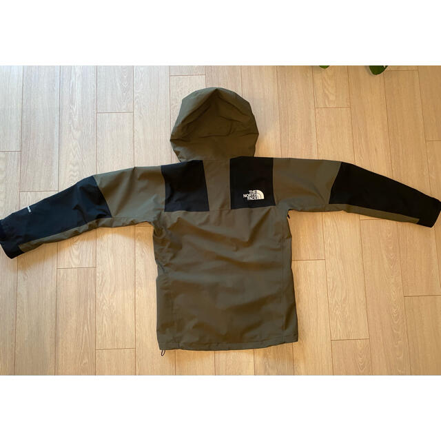 専用⭐︎ノースフェイス　マウンテンジャケット　ニュートープ　M メンズのジャケット/アウター(マウンテンパーカー)の商品写真