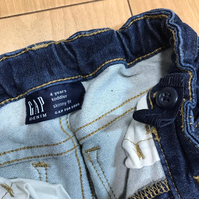 babyGAP(ベビーギャップ)の105 baby gap デニムパンツ キッズ/ベビー/マタニティのキッズ服男の子用(90cm~)(パンツ/スパッツ)の商品写真