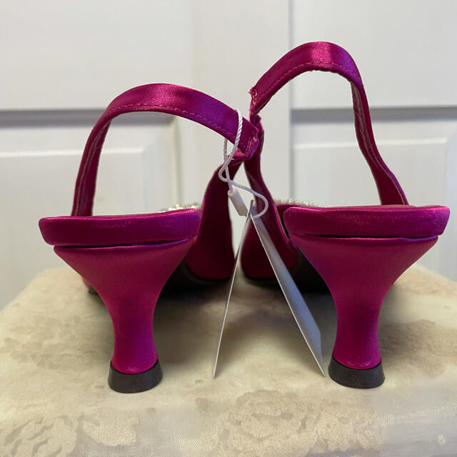 Mila Owen(ミラオーウェン)の新品未使用　Mira Owen ビジュースリングバックシューズ レディースの靴/シューズ(ハイヒール/パンプス)の商品写真