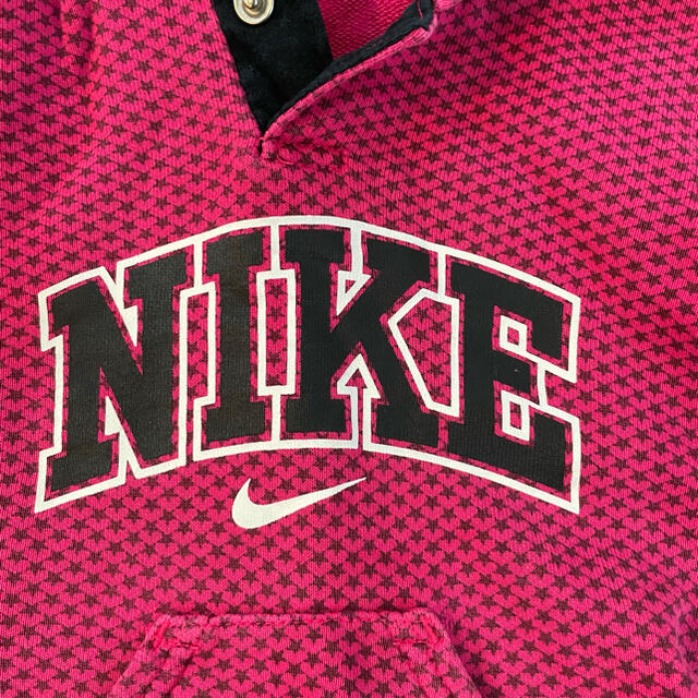 NIKE(ナイキ)のNIKE★ナイキキッズパーカー女の子90★ピンク キッズ/ベビー/マタニティのキッズ服女の子用(90cm~)(Tシャツ/カットソー)の商品写真