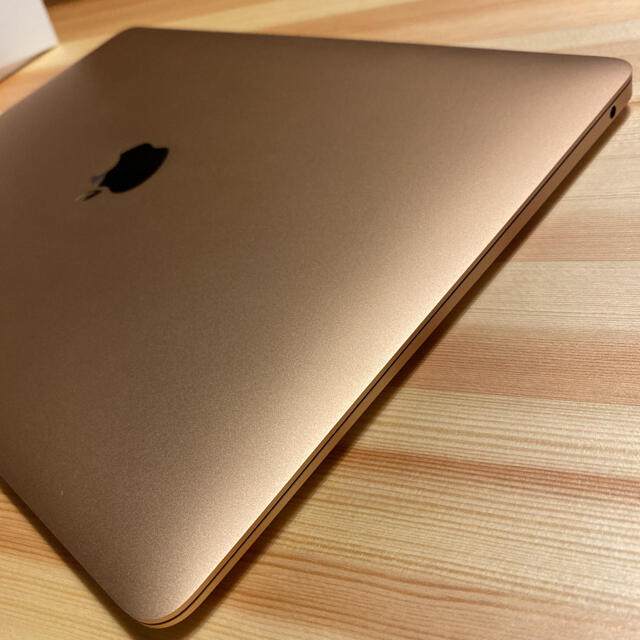 Apple(アップル)のMacBook Air 2019 13インチ ゴールド スマホ/家電/カメラのPC/タブレット(ノートPC)の商品写真