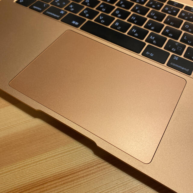 Apple(アップル)のMacBook Air 2019 13インチ ゴールド スマホ/家電/カメラのPC/タブレット(ノートPC)の商品写真