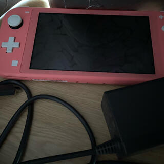 ニンテンドースイッチ(Nintendo Switch)のNintendo Switch Lite コーラル　ピンク(携帯用ゲーム機本体)