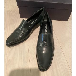 プラダ(PRADA)のPRADA プラダ  ローファー　ローヒール　深緑　美品　35(ローファー/革靴)