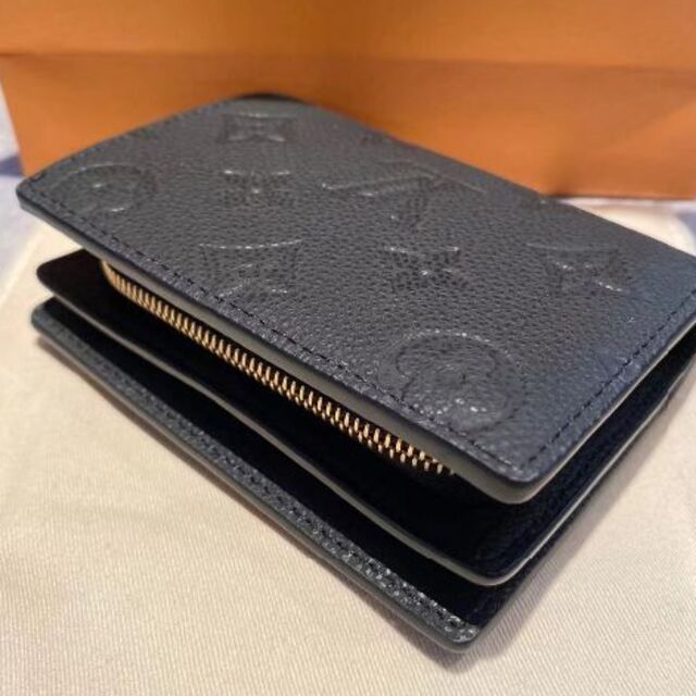 LOUIS VUITTON(ルイヴィトン)のLOUIS VUITTON ルイヴィトン ポルトフォイユ クレア 折り財布 レディースのファッション小物(財布)の商品写真