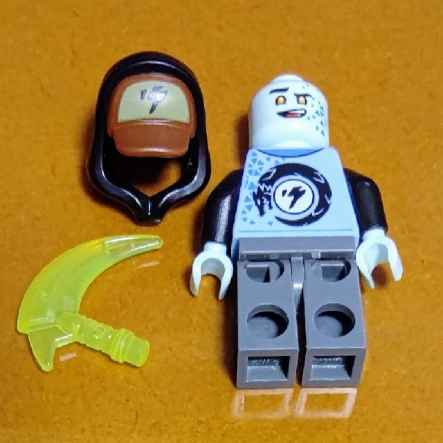 Lego(レゴ)の確認用！レゴ★ニンジャゴー スコット ミニフィグ 武器付き 美品 人気 エンタメ/ホビーのおもちゃ/ぬいぐるみ(その他)の商品写真