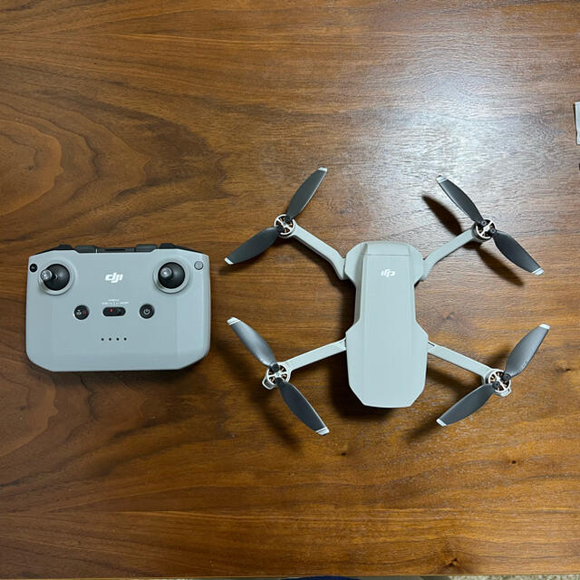 DJI Mini 2 Fly More Combo  <美品・即納> エンタメ/ホビーのおもちゃ/ぬいぐるみ(ホビーラジコン)の商品写真