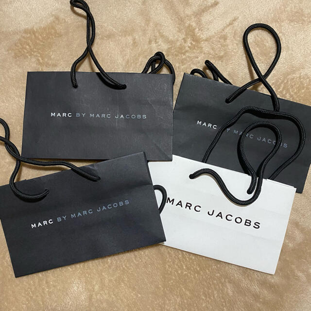 MARC BY MARC JACOBS(マークバイマークジェイコブス)のマークバイジェイコブス紙袋 レディースのバッグ(ショップ袋)の商品写真