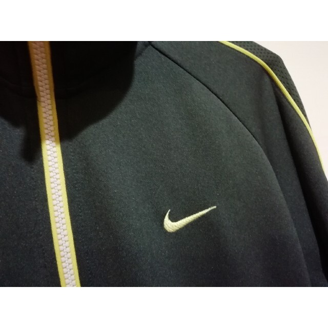 NIKE(ナイキ)のNIKE　長袖　ジップアップトップス　グレー×イエロー メンズのジャケット/アウター(その他)の商品写真