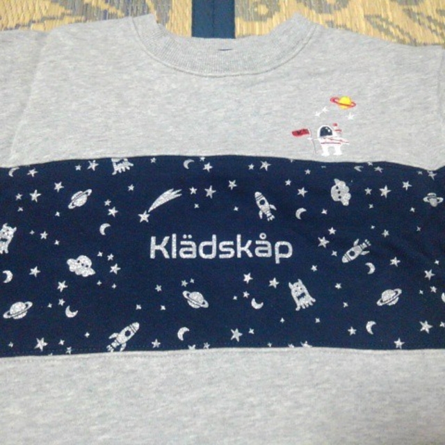 kladskap(クレードスコープ)のクレードスコープ  宇宙 キラキラ トレーナー  120 キッズ/ベビー/マタニティのキッズ服男の子用(90cm~)(Tシャツ/カットソー)の商品写真