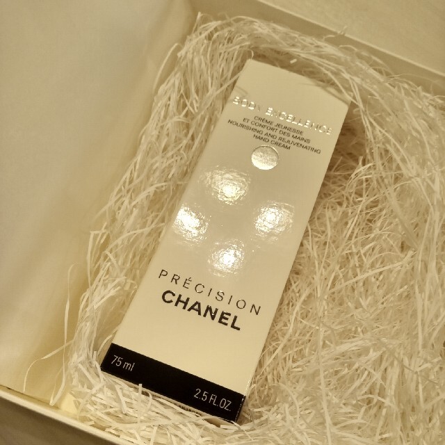 CHANEL(シャネル)の未使用 シャネルハンドクリーム CHANEL ボディエクセレンス コスメ/美容のボディケア(ハンドクリーム)の商品写真