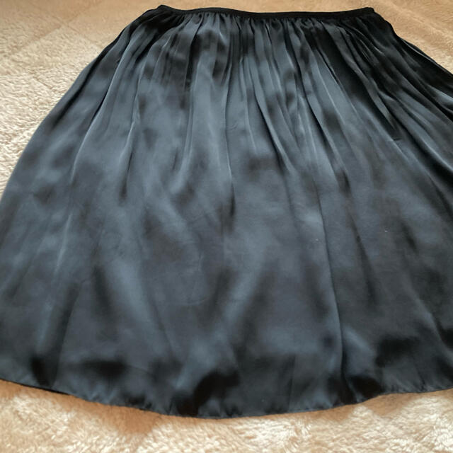 UNTITLED(アンタイトル)の美品！アンタイトル☆消しプリーツフレアースカート　黒 レディースのスカート(ひざ丈スカート)の商品写真