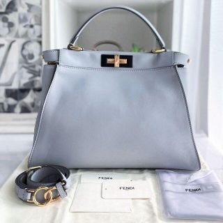 フェンディ(FENDI)の未使用に近い☆　フェンディ　ピーカブー　2way　レザー　ハンドバッグ(ハンドバッグ)