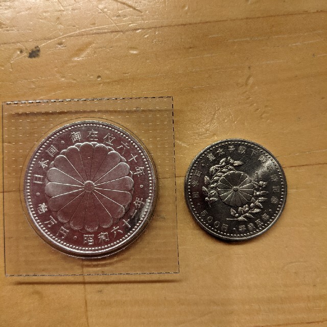 10,000円銀貨と500円記念硬貨のセット