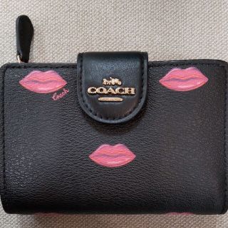 新品　COACH　折り財布　リップ柄