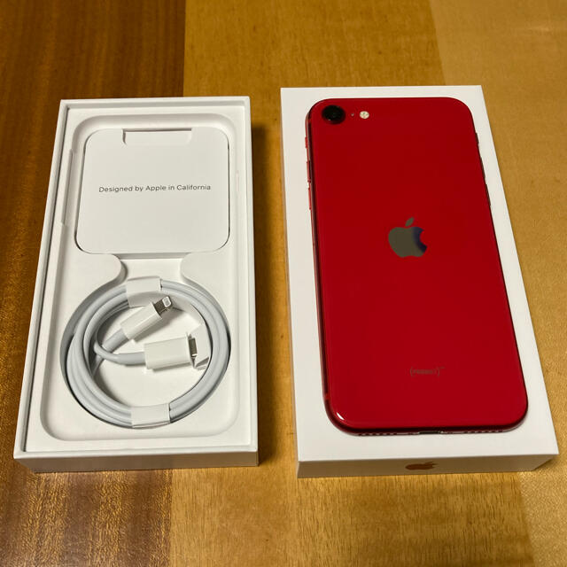 Apple(アップル)のiPhone SE2 128GB 中古 美品 レッド スマホ/家電/カメラのスマートフォン/携帯電話(スマートフォン本体)の商品写真