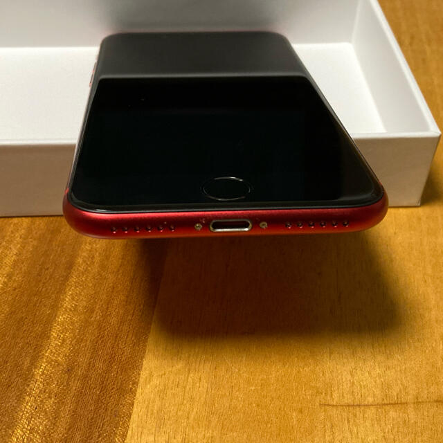 Apple(アップル)のiPhone SE2 128GB 中古 美品 レッド スマホ/家電/カメラのスマートフォン/携帯電話(スマートフォン本体)の商品写真