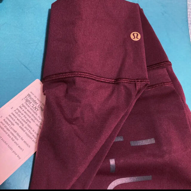 lululemon(ルルレモン)のルルレモン　ワインレッド色　限定ハイライズレギンス　サイズ8 レディースのレッグウェア(レギンス/スパッツ)の商品写真