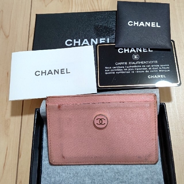 CHANEL(シャネル)のCHANEL ココボタン パスケース レディースのファッション小物(パスケース/IDカードホルダー)の商品写真