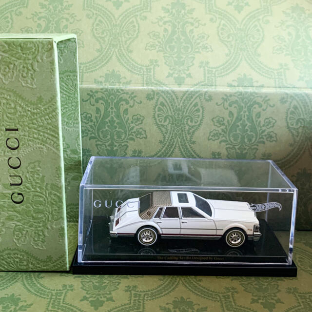 Gucci(グッチ)の限定!! GUCCI×HOT  WHEELS 100周年記念 世界限定5000台 エンタメ/ホビーのおもちゃ/ぬいぐるみ(ミニカー)の商品写真