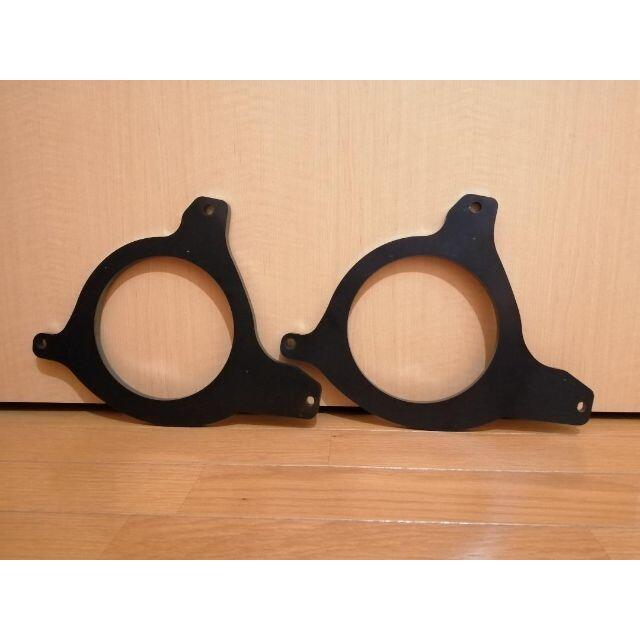 日本製 200系 ハイエース 17cm リア スピーカー バッフル 金属 ステー 自動車/バイクの自動車(カーオーディオ)の商品写真