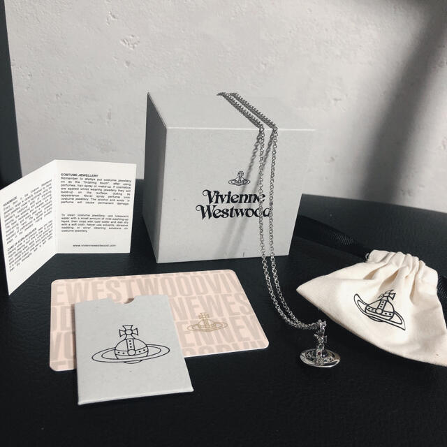 Vivienne Westwood(ヴィヴィアンウエストウッド)の美品 オーブ シルバー クリア ネックレス レディースのアクセサリー(ネックレス)の商品写真