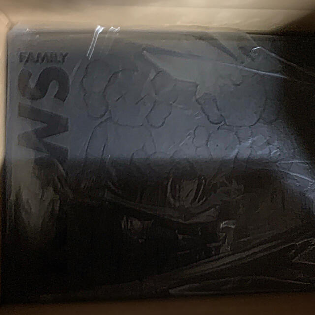 可愛いクリスマスツリーやギフトが! MEDICOM TOY カウズ BLACK FAMILY