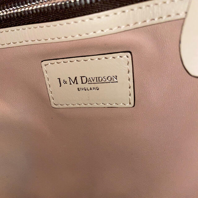 J&M DAVIDSON(ジェイアンドエムデヴィッドソン)の新品　J&M Davidson デイジー　ストーンベージュ レディースのバッグ(ハンドバッグ)の商品写真