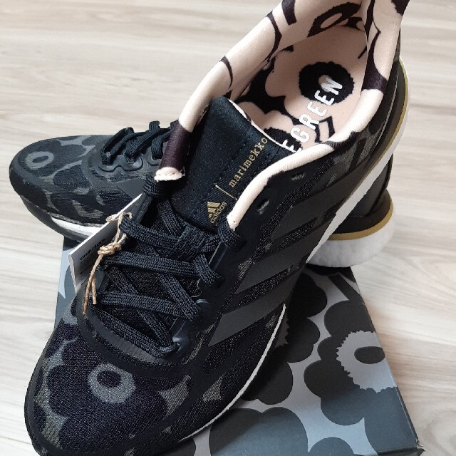 マリメッコ ウニッコ アディダス スーパーノヴァ 24.5 未使用 adidas