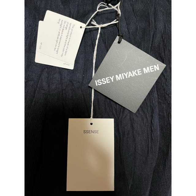 ISSEY MIYAKE(イッセイミヤケ)のISSEY MIYAKE corduroy plisse pants メンズのパンツ(スラックス)の商品写真